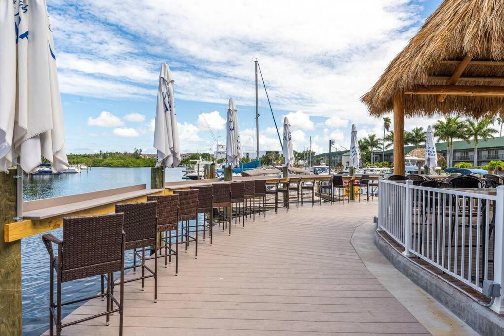 Waterfront, Pool, Tiki Bar & Grill, Gym, Location! Lägenhet Sarasota Exteriör bild