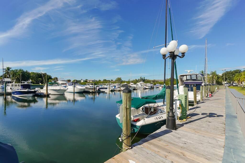 Waterfront, Pool, Tiki Bar & Grill, Gym, Location! Lägenhet Sarasota Exteriör bild