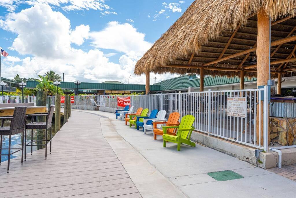 Waterfront, Pool, Tiki Bar & Grill, Gym, Location! Lägenhet Sarasota Exteriör bild