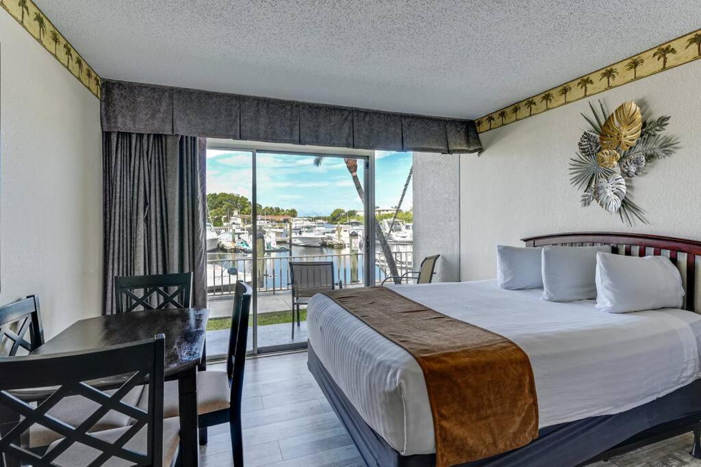 Waterfront, Pool, Tiki Bar & Grill, Gym, Location! Lägenhet Sarasota Exteriör bild