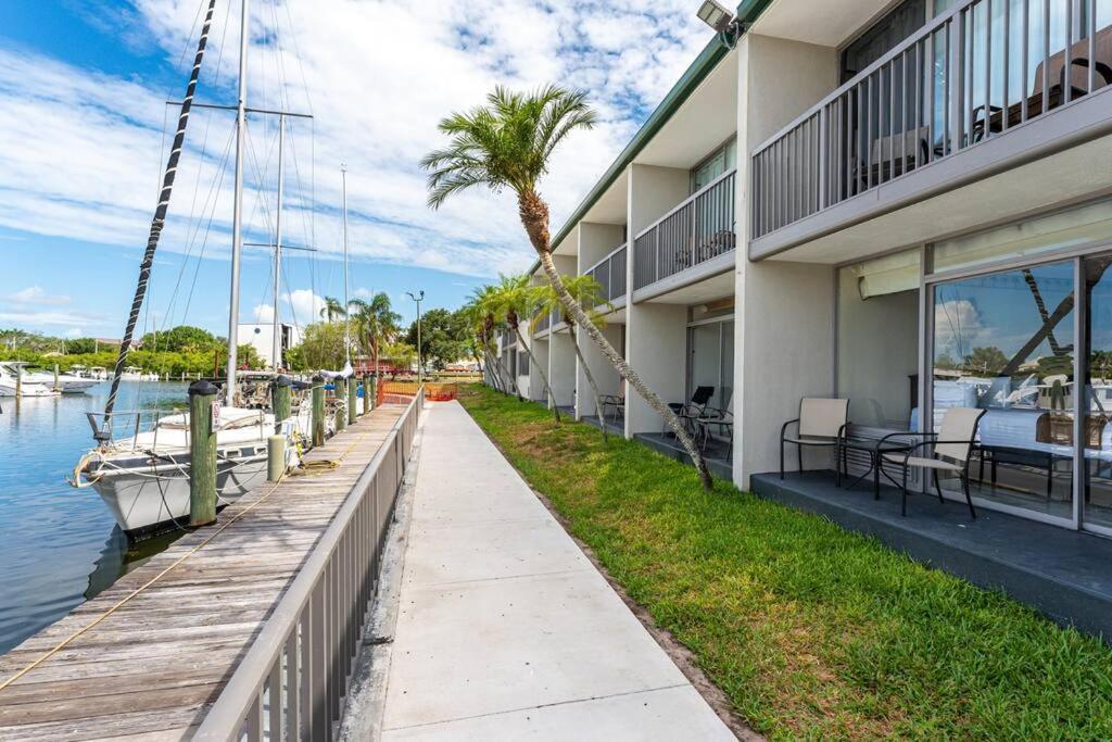 Waterfront, Pool, Tiki Bar & Grill, Gym, Location! Lägenhet Sarasota Exteriör bild