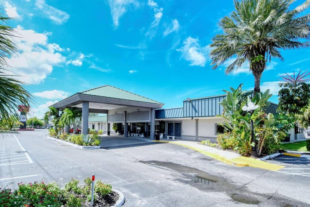 Waterfront, Pool, Tiki Bar & Grill, Gym, Location! Lägenhet Sarasota Exteriör bild
