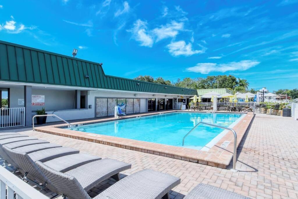 Waterfront, Pool, Tiki Bar & Grill, Gym, Location! Lägenhet Sarasota Exteriör bild