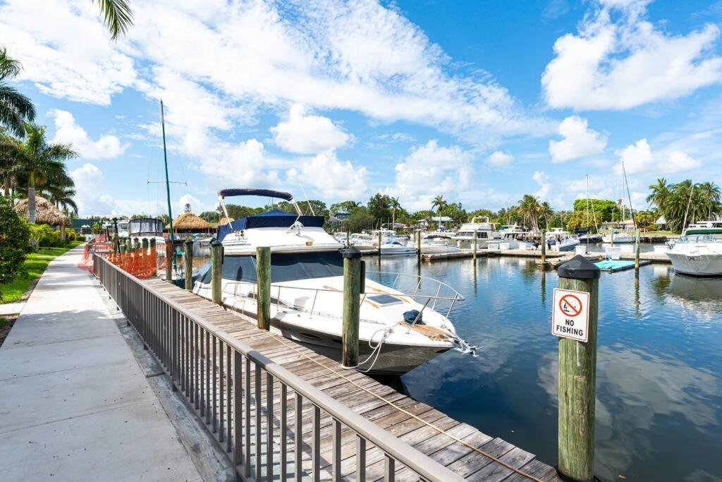 Waterfront, Pool, Tiki Bar & Grill, Gym, Location! Lägenhet Sarasota Exteriör bild