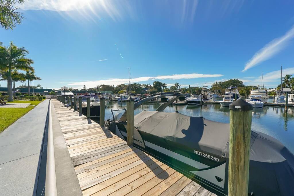 Waterfront, Pool, Tiki Bar & Grill, Gym, Location! Lägenhet Sarasota Exteriör bild