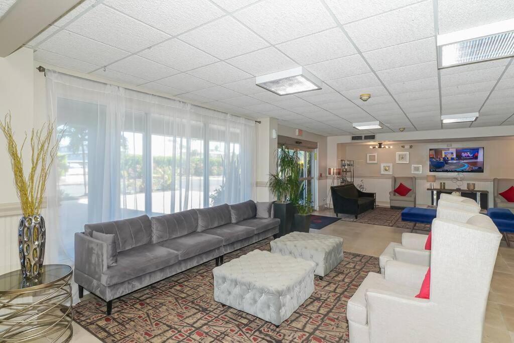 Waterfront, Pool, Tiki Bar & Grill, Gym, Location! Lägenhet Sarasota Exteriör bild