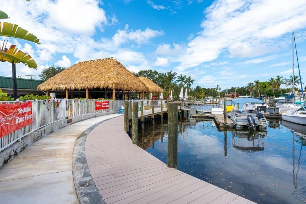 Waterfront, Pool, Tiki Bar & Grill, Gym, Location! Lägenhet Sarasota Exteriör bild